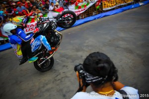 Aksi Wawan tembong free Style Yamaha MT-25 Hibur Masyarakat Pati di Yamaha Cup race seri 5 pertamax7.com_-43