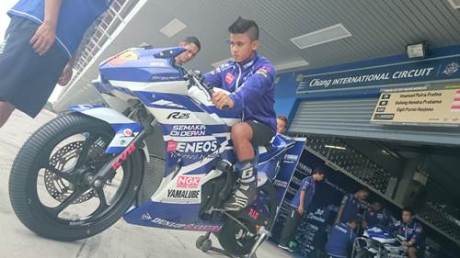 Galang Hendra dengan YZF-R25 racing