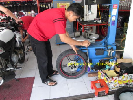 Ganti Ban Michelin Pilot Street Radial buat Yamaha New Vixion di Mitra Ban Solo 03 Pertamax7.com