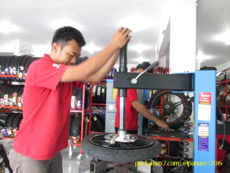 Ganti Ban Michelin Pilot Street Radial buat Yamaha New Vixion di Mitra Ban Solo 06 Pertamax7.com