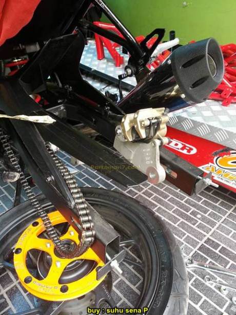 Gilee Honda CB150R facelift langsung di modif buat Free Style pas Launching 05 pertamax7.com