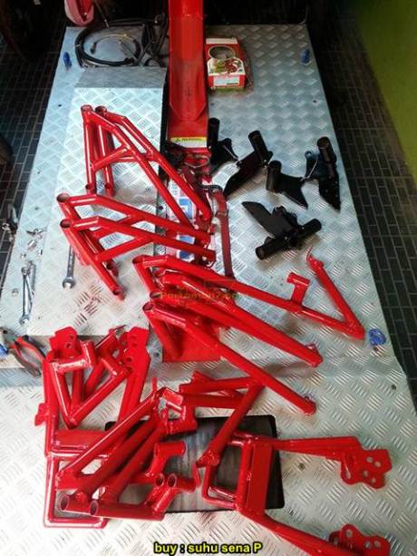 Gilee Honda CB150R facelift langsung di modif buat Free Style pas Launching 06 pertamax7.com