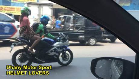 Gojek Pakai Yamaha R15 boncenger nampak Santai pertamax7.com 1
