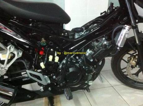 Kala New Honda Sonic 150R  Dibongkar Mesin Nampak Besar Nan Padat 02 Pertamax7.com