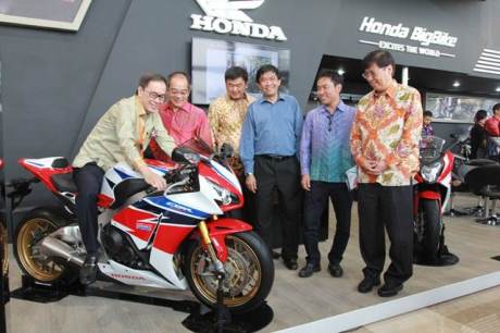 Mogeh Honda Ramaikan GIIAS 201500 pertamax7.com