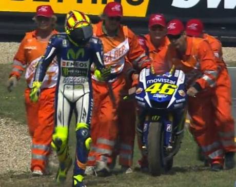 rossi crash motogp ceko 2015