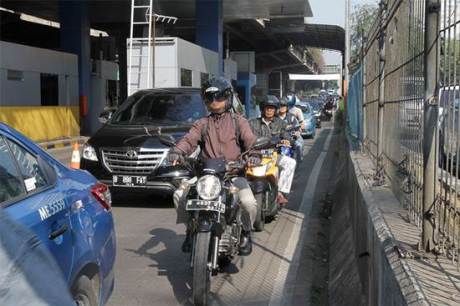 Sementara Waktu Motor boleh lewat jalan Tol JORR 01 pertamax7.com