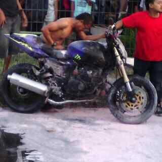 Shock Depan Yamaha R15 patah usai adu kambing lawan Bajaj Pulsar 200 sampai terbakar di Solo 04 pertamax7.com 1