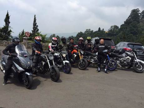 Yamaha Revs CBU Indonesia Geber Big Bike Turing Indonesia Bike Week