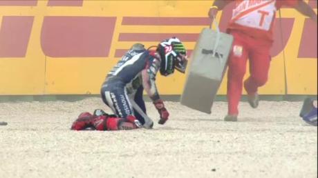 Ban Belum Panas Lorenzo Crash Misano Tangan Kanan Di Rontgen 04 Pertamax7.com