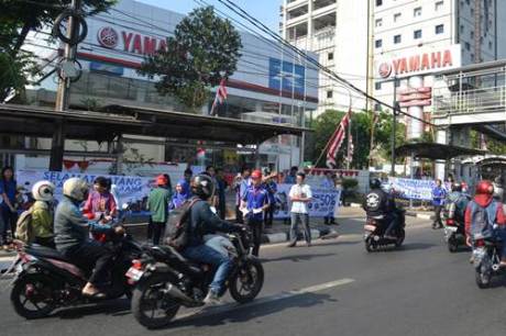 Hari pelanggan nasional Kejutan di jalanan Jakarta saat Hari Pelanggan Nasional 2015 Pertamax7.com