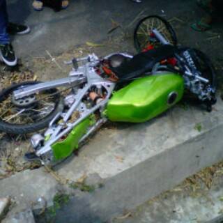 Kala Ninja Ban Cacing Gagal Nikung Tabrak Pagar Masuk Got Di Jogja, Wow Ban Masih Utuh 2