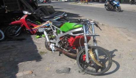 Kala Ninja Ban Cacing Gagal Nikung Tabrak Pagar Masuk Got Di Jogja, Wow Ban Masih Utuh 3