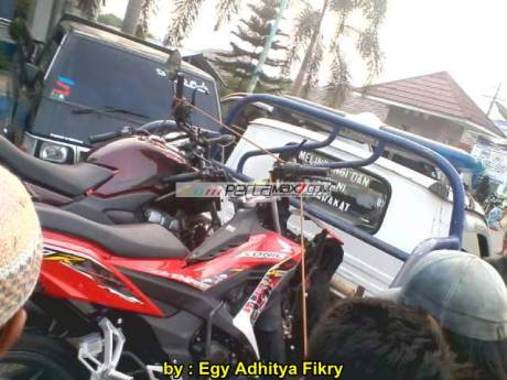 Kecelakaan New Honda Sonic 150R karena verza nyelonong 01 pertamax7.com