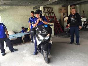 Kunjungan pak Abidin YIMM kepada Mbak Echi Yamaha Nmax Roda 3 bersemangat tinggi 12&nbsp;pertamax7.com