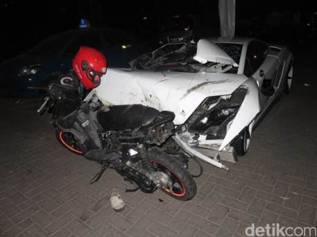 Lamborghini Tabrak Motor di kelapa gading 01 pertamax7.com