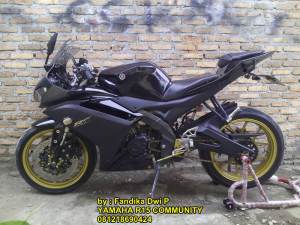 Modifikasi Yamaha R15 pakai headlamp Yamaha R2503&nbsp;pertamax7.com