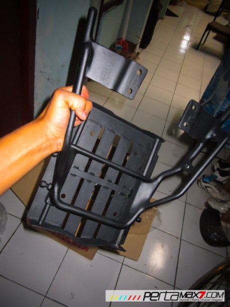 Mudahnya Pasang Braket geser Kucay di Honda Megapro plus Box Givi E20 Kuat mantabh 07 Pertamax7.com