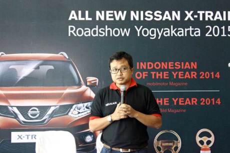Nissan X-Trail Blind Parking Challenge Parkir Tanpa lihat Spion dengan Around View Monitor 01 pertamax7.com