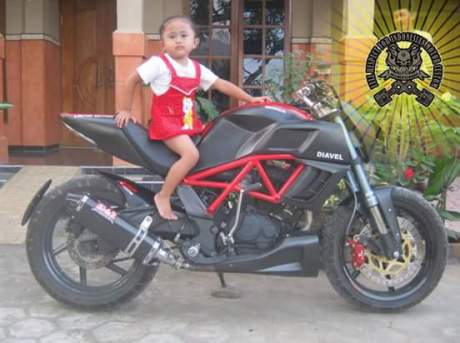 Serem....Modifikasi Honda Tiger Jadi ala Ducati Diavel pertamax7.com