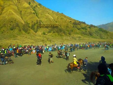 400-Yamaha-R15-Sejatim-dan-Bali-Tiba-di-Gunung-Bromo-pertamax7.com