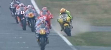 biaggi elbow  to rossi motogp 2001 pertamax7.com 1