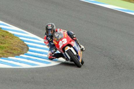 Gerry-Salim-Kibarkab-Merah-Putih-di-Ajang-Balap-Shell-Asia-Talent-Cup-Motegi-2015-pertamax7.com