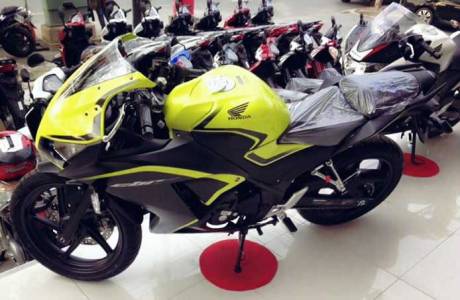 Honda CBR300R new colour ijo stabilo pertamax7.com 01 Pertamax7.com