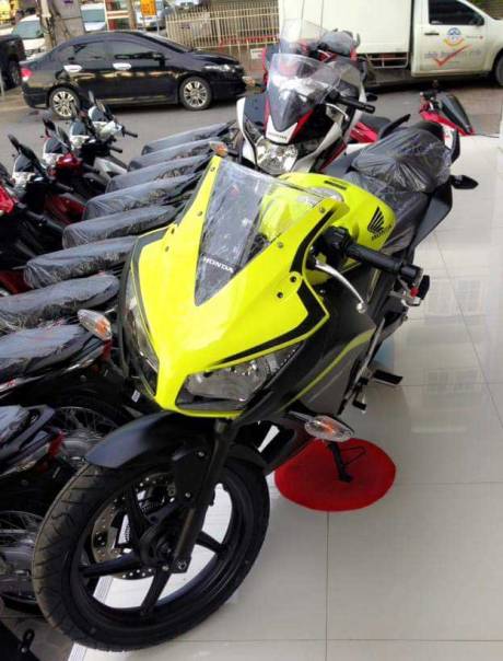 Honda CBR300R new colour ijo stabilo pertamax7.com 02 Pertamax7.com