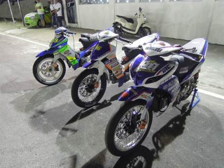 Jupiter Z1 injeksi tunggangan Ahwin Sanjaya (no 198 - (tim Yamaha Yamalube KYT TDR IRC Trijaya)memenangi MP3 & MP4 seri Grand Final sekaligus juara nasional MP3&MP4 Motoprix 2015