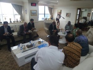 Menpora Imam Nahrawi menerima Dorna Sports Carmelo Ezpeleta bahas motogp Indonesia 2017 01&nbsp;Pertamax7.com