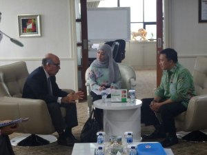 Menpora Imam Nahrawi menerima Dorna Sports Carmelo Ezpeleta bahas motogp Indonesia 2017 03&nbsp;Pertamax7.com