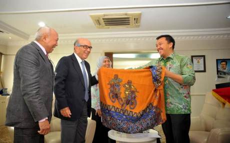 Menpora Imam Nahrawi menerima Dorna Sports Carmelo Ezpeleta bahas motogp Indonesia 2017 08 Pertamax7.com