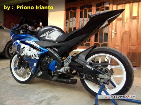 Modifikasi Yamaha Old Vixion berjubah fairing R15 V1.0 pake buntut R15 V2.0 ini gimana om12 Pertamax7.com