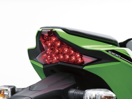 New Kawasaki ZX-10R 2016 16_ZX1000RS_G_34 Pertamax7.com