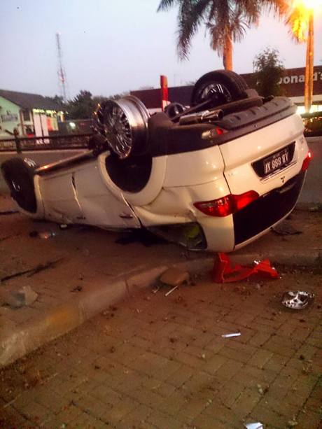 Pajero Sport Tabrak Lari Pengendara Vario Sampai Meninggal, Saat Kabur lalu terguling di jogja 03 Pertamax7.com