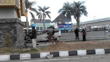 Pajero Sport Tabrak Lari Pengendara Vario Sampai Meninggal, Saat Kabur lalu terguling di jogja 08 Pertamax7.com