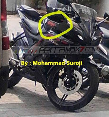 penampakan-kawasaki-ninja-150-4T-ternyata-yamaha-R15-di-tempeli-stiker-ninja-pertamax7.com-