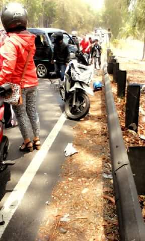 Setir mobil tak bisa dibelokkan, Tabrak Motor di Jalan Wonosari