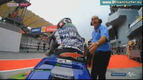 maaf mas lorenzo, kamu keluar dari 3 besar, maaf banget yak... rossi ambil posisi 3 mu , silakan kembali ke pit #mungkinbegitu