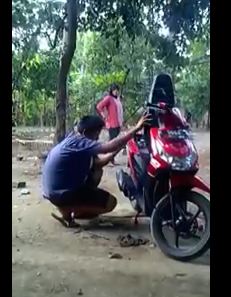 Video Ibu Marah karena Motor di Protoli, besok jalan Kaki Saja pertamax7.com