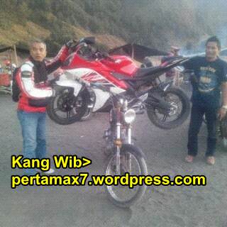 Yamaha R15 Merah ini mogok di gendong Honda GL di Bromo, Jaga Ritme om pertamax7.com