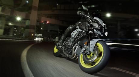 2016 New Yamaha MT-10 2016-Yamaha-MT-10-EU-Night-Fluo-Action-001 kecul Pertamax7.com