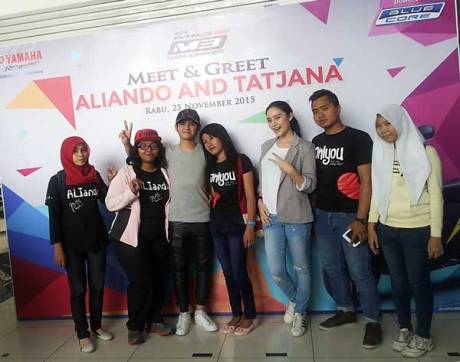Aliando-dan-Tatjana-bersama-fans