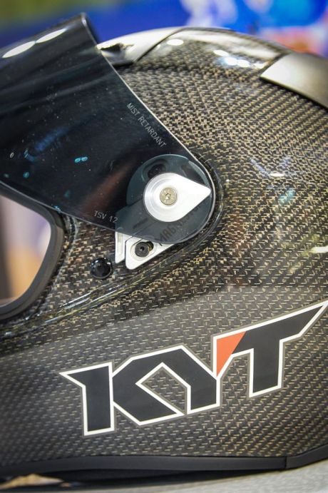 Intip Kerennya Helm KYT TURNDER FLASH Carbon Fiber dan Pakai Titanium, Buatan Italy Lho 08 Pertamax7.com