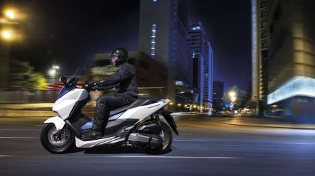 Kenalan Sama New Honda Forza 125, Skutik Jos Pabrikan Sayap pakai ABS harga Rp.84 Juta  02 Pertamax7.com