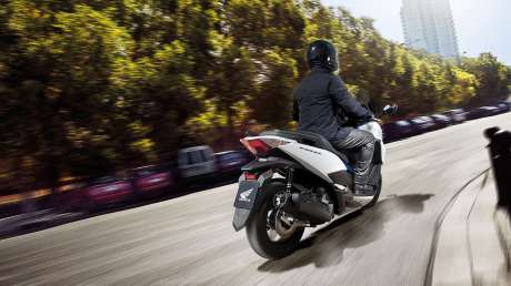 Kenalan Sama New Honda Forza 125, Skutik Jos Pabrikan Sayap pakai ABS harga Rp.84 Juta  03 Pertamax7.com