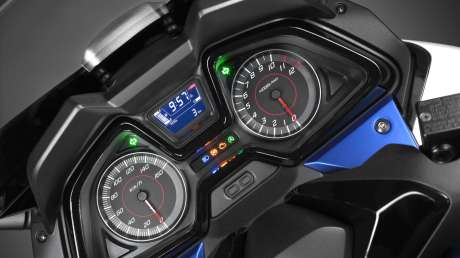 Kenalan Sama New Honda Forza 125, Skutik Jos Pabrikan Sayap pakai ABS harga Rp.84 Juta 04 Pertamax7.com