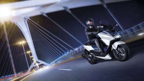 Kenalan Sama New Honda Forza 125, Skutik Jos Pabrikan Sayap pakai ABS harga Rp.84 Juta 05 Pertamax7.com