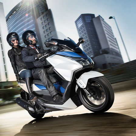 Kenalan Sama New Honda Forza 125, Skutik Jos Pabrikan Sayap pakai ABS harga Rp.84 Juta 06 Pertamax7.com